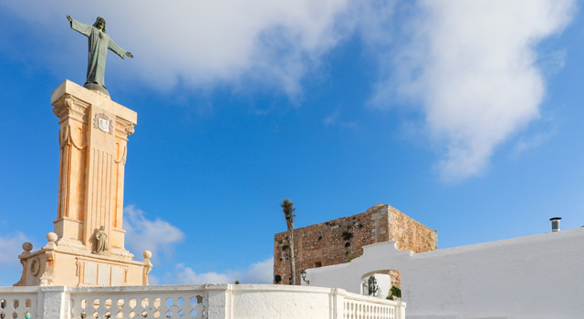 Auf dem Monte Toro auf Menorca kannst du – fast wie in Rio – eine Cristo-Statue sehen.