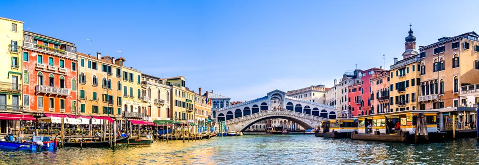 Die Rialto-Brücke in Venedig