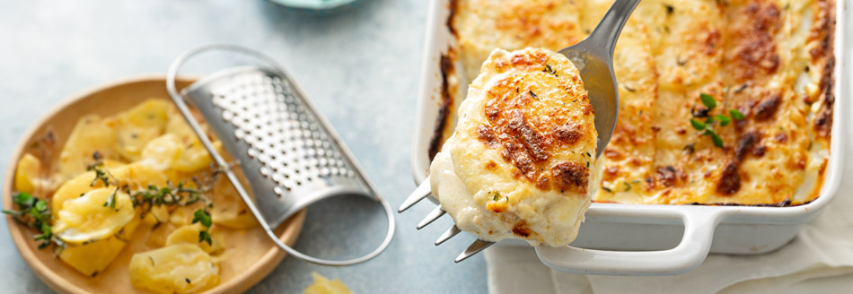 Köstliches Kartoffelgratin möchte gegessen werden. Lass es dir schmecken!