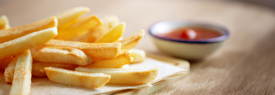 Wunderbar knusprige Pommes warten darauf, weggeknuspert zu werden.